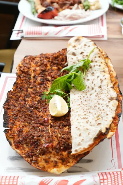 Pide & Lahmacun — İnce hamur, isotlu harç, Urfalı Şehzade