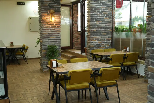 Mekân — Salonumuz ve sokağımız, Urfalı Şehzade