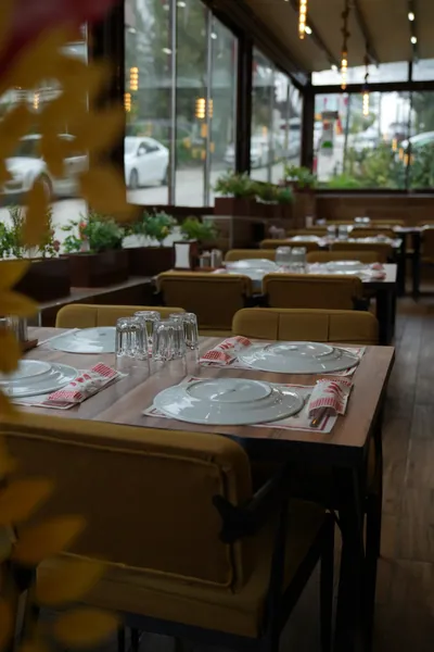 Mekân — Salonumuz ve sokağımız, Urfalı Şehzade
