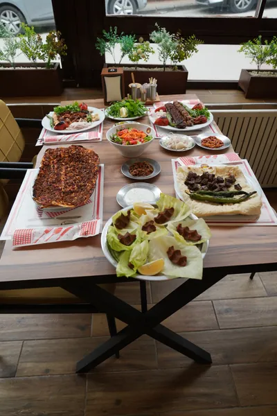 Sofra — Mezeler, ayran, sıcak ekmek, Urfalı Şehzade